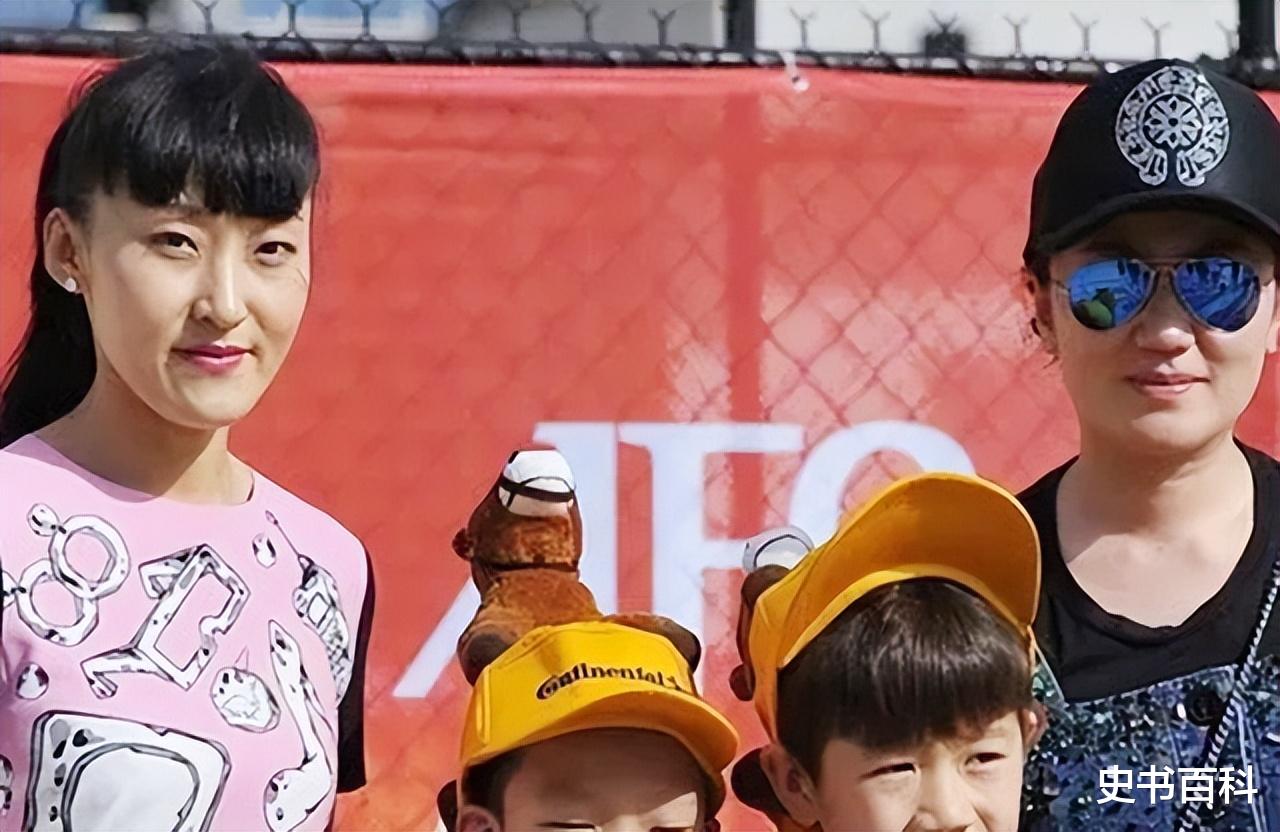 郑智|郑智小7岁娇妻:大学就有8辆宝马车,丈夫年薪千万却不值一提