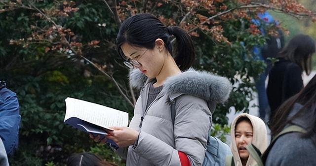 招聘|走过场吗?国考海关部分岗位过审人数为零,招聘条件成为拦路石