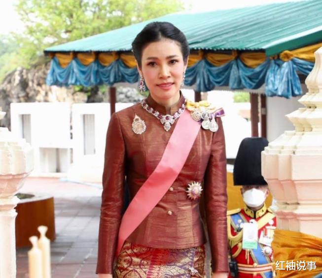 诗妮娜|?诗妮娜获得泰王恩典，“粉紫色”成御用颜色，地位追平中宫王后