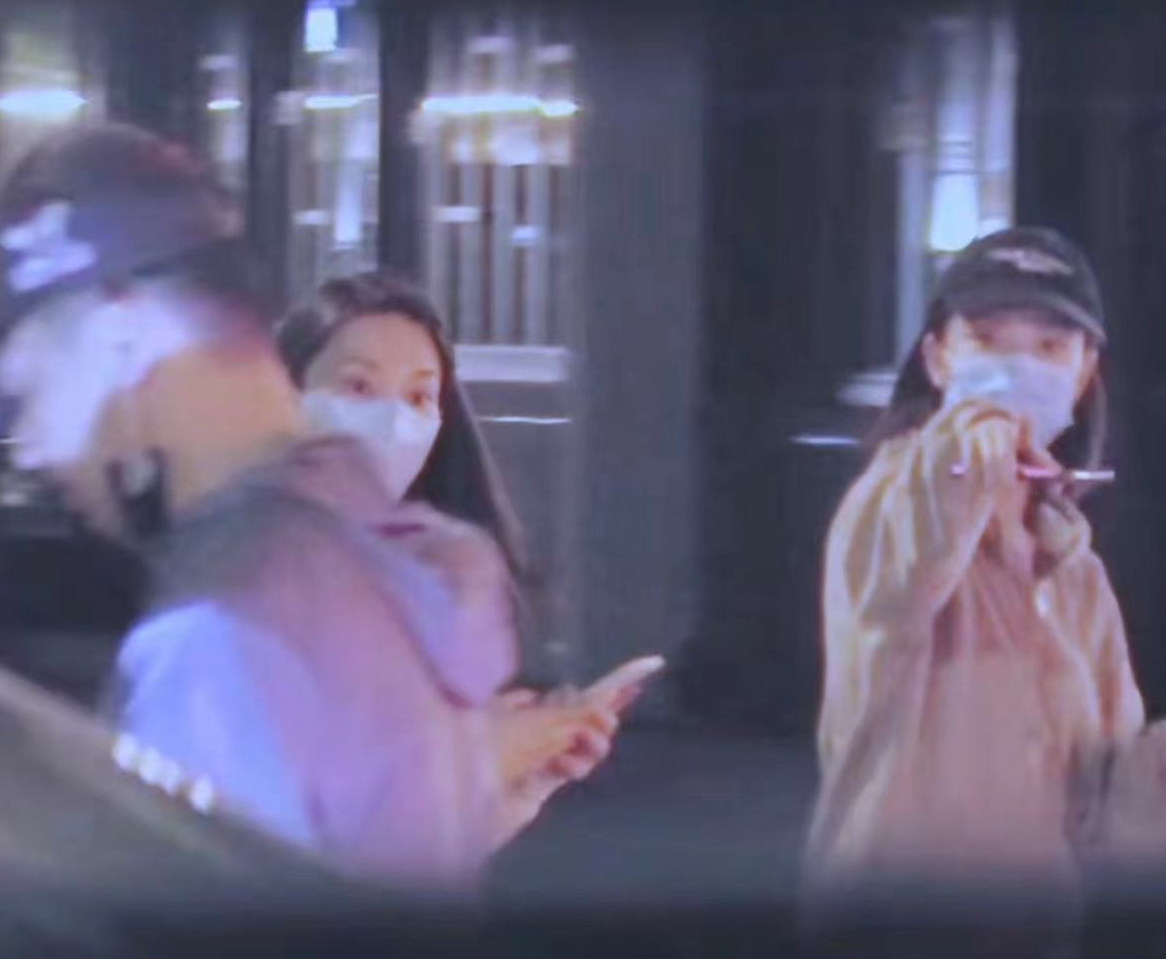 倪妮|倪妮深夜聚会逛酒吧,喝得烂醉,幸亏异性拦住,不然怒怼狗仔