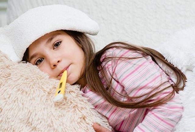 香菜|孩子半夜发烧不要慌,用一片姜快速退烧,为了救急收藏