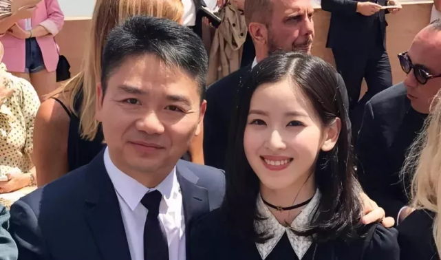 章泽天|怎么想的?性侵案女主角让刘强东身败名裂,长相看不到章泽天尾灯