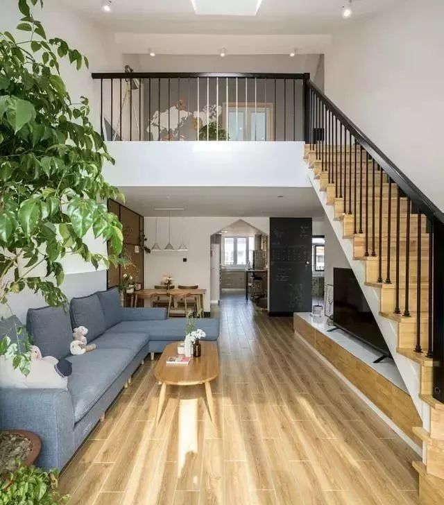 为阁楼,老公坚持买顶层!完工后我被迷住了,泡澡时还能看星星!