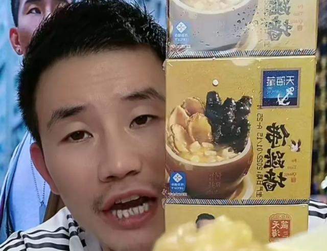 张一山|嘎子：23000的表卖299，张一山代言的，他发信息告诉我价格随便定