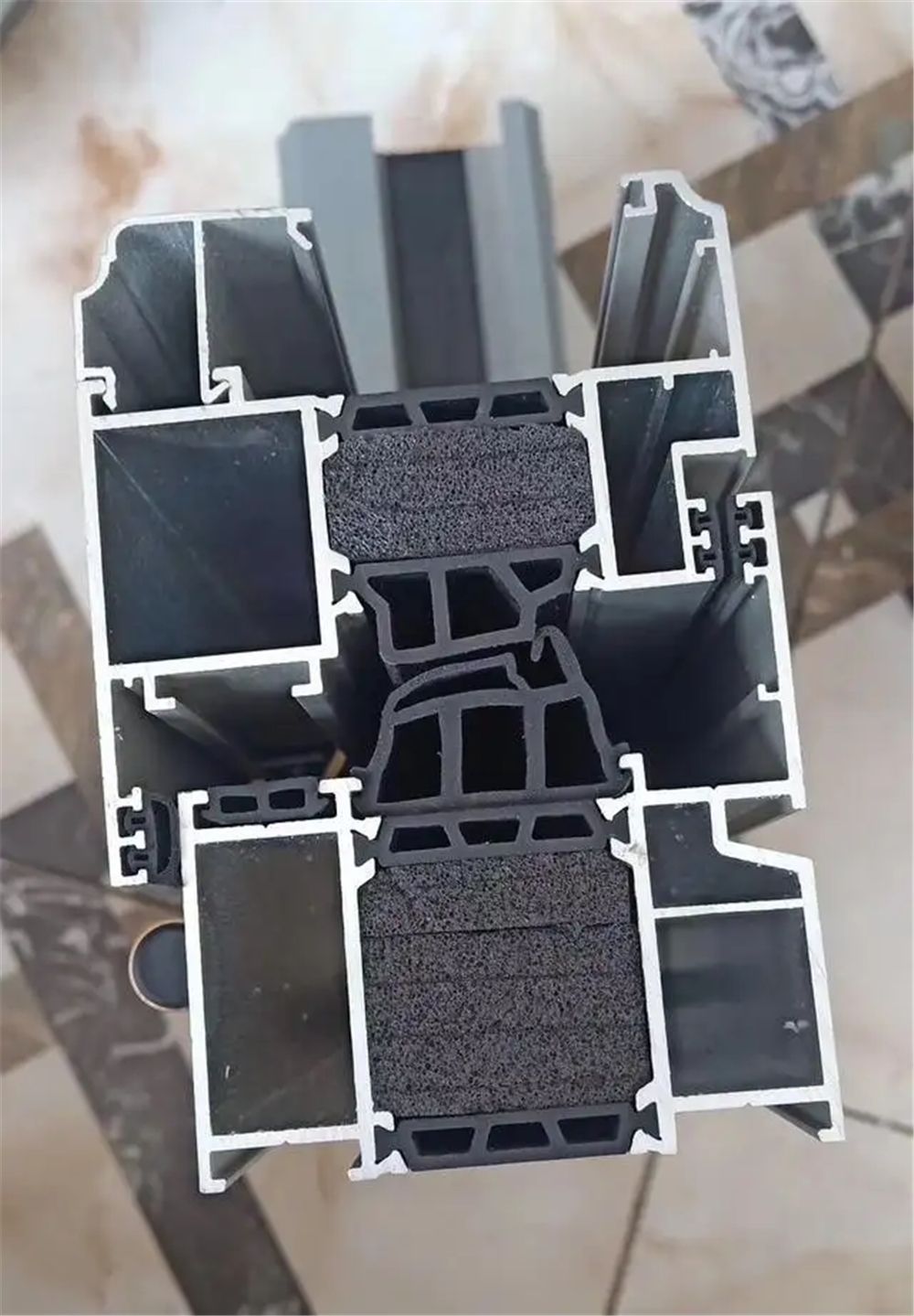 封阳台选窗户,有哪些需要注意的?牢记这3点,不花冤枉钱