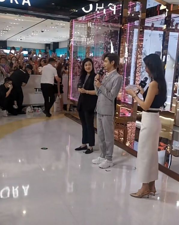 罗云熙|罗云熙沈阳出席活动,身材纤细双腿瘦成竹竿,近照被指酷似郭敬明