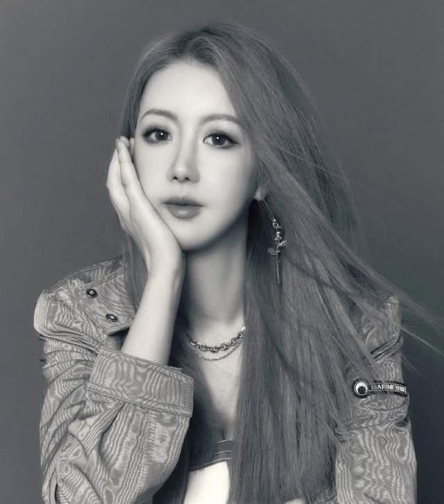 小q|35岁美女主播胃癌晚期，发文称已经瘫痪无法进食！网友评论太催泪