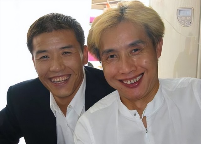 赵本山|15年前，离开赵本山的“赵四”关小平，如今住500万豪宅，开酒厂