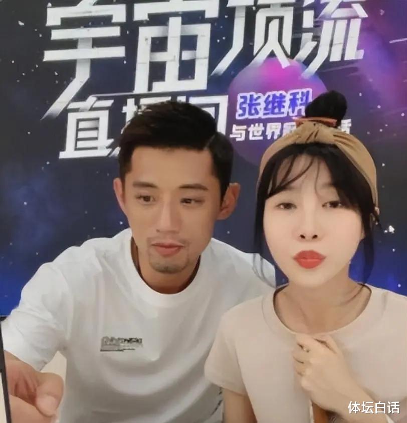 张继科|张继科晒全家福庆生！60岁妈韵味十足，与二婚美女同居疑好事将近