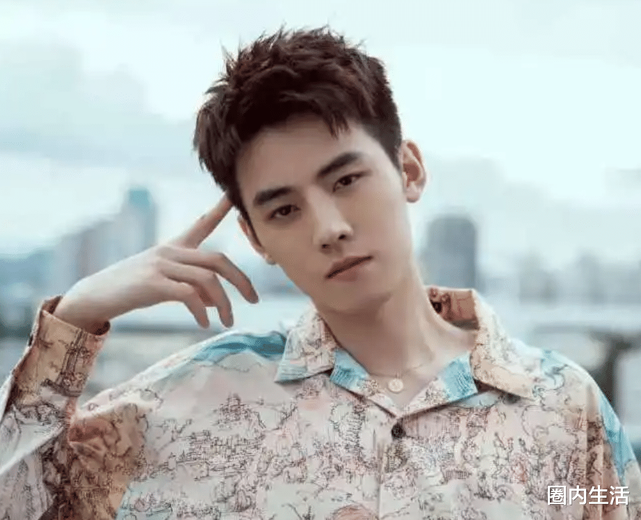 张亮|张亮儿子早恋的瓜?早恋一事影响前者资源,曾经的好友也出来拉踩