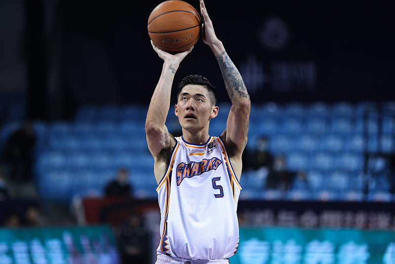 上海男篮|28+6+3！上海赢球第一功臣，吹响反击号角，李春江拥有使用说明书