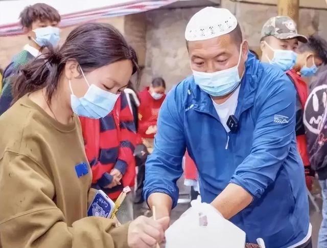 网红“拉面哥”因脑溢血离世,年仅49岁,曾为灾区送上7000碗拉面