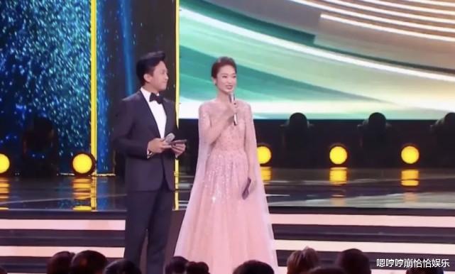 董卿|蓝羽，真的越来越有董卿“接班人”的样子了！