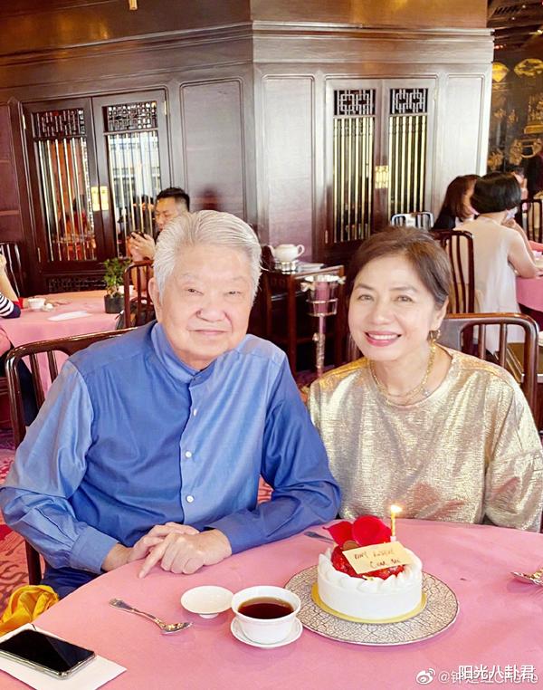 钟楚红|62岁钟楚红晒美照庆生,膝下至今无儿无女,独自继承亡夫上亿遗产