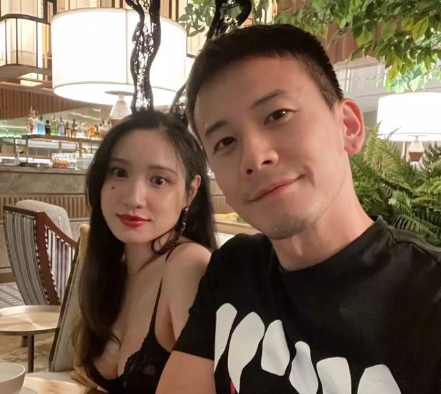 石修|恭喜!香港知名老戏骨石修升级做爷爷,美女儿媳宣布平安产女