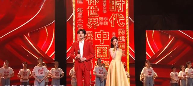 河南卫视|河南卫视五四晚会:硬糖少女演绎国风舞台,王一博杨紫压轴带热度