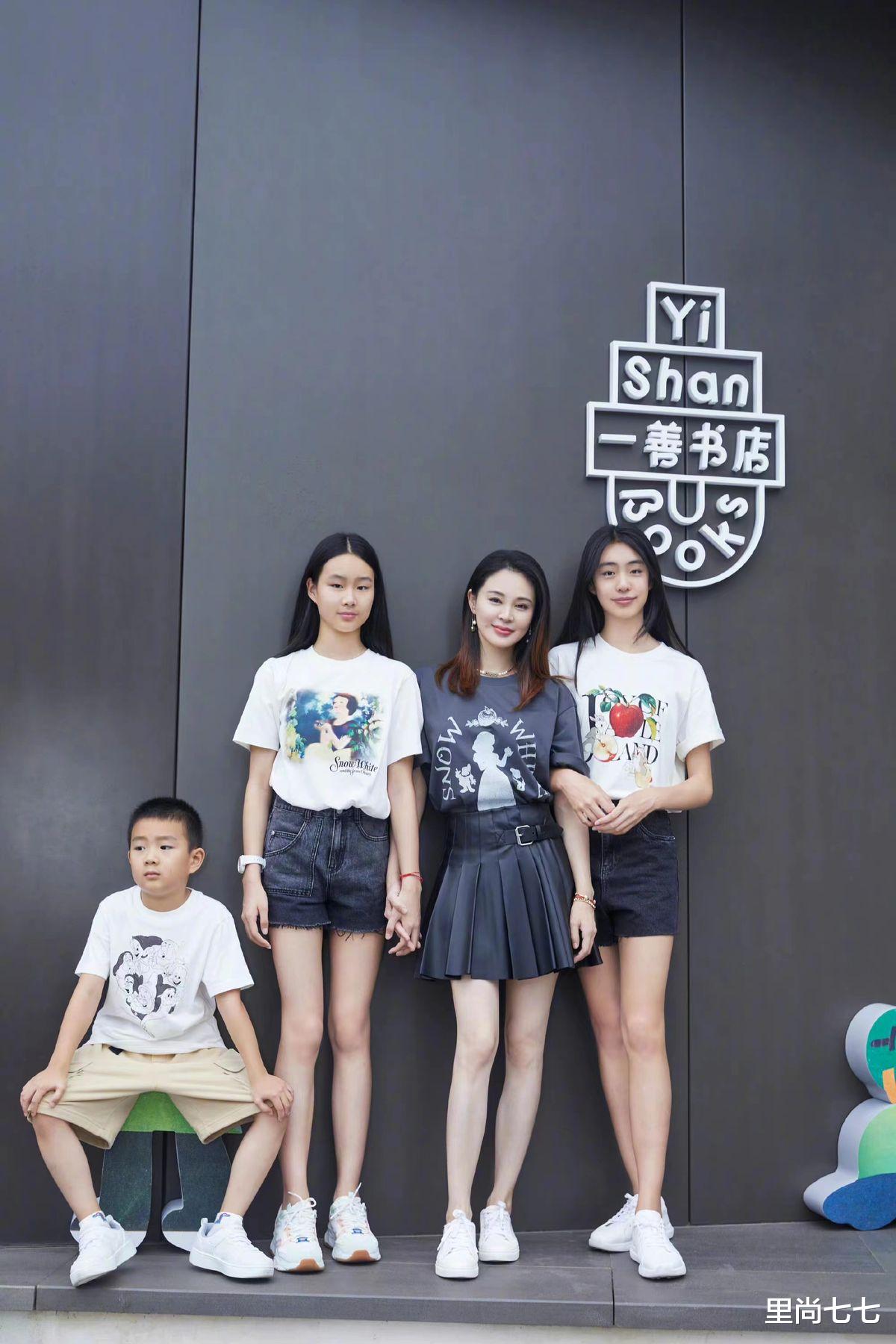 关悦次女不好看却高级,气质神似小沈阳女儿,比15岁姐姐有辨识度