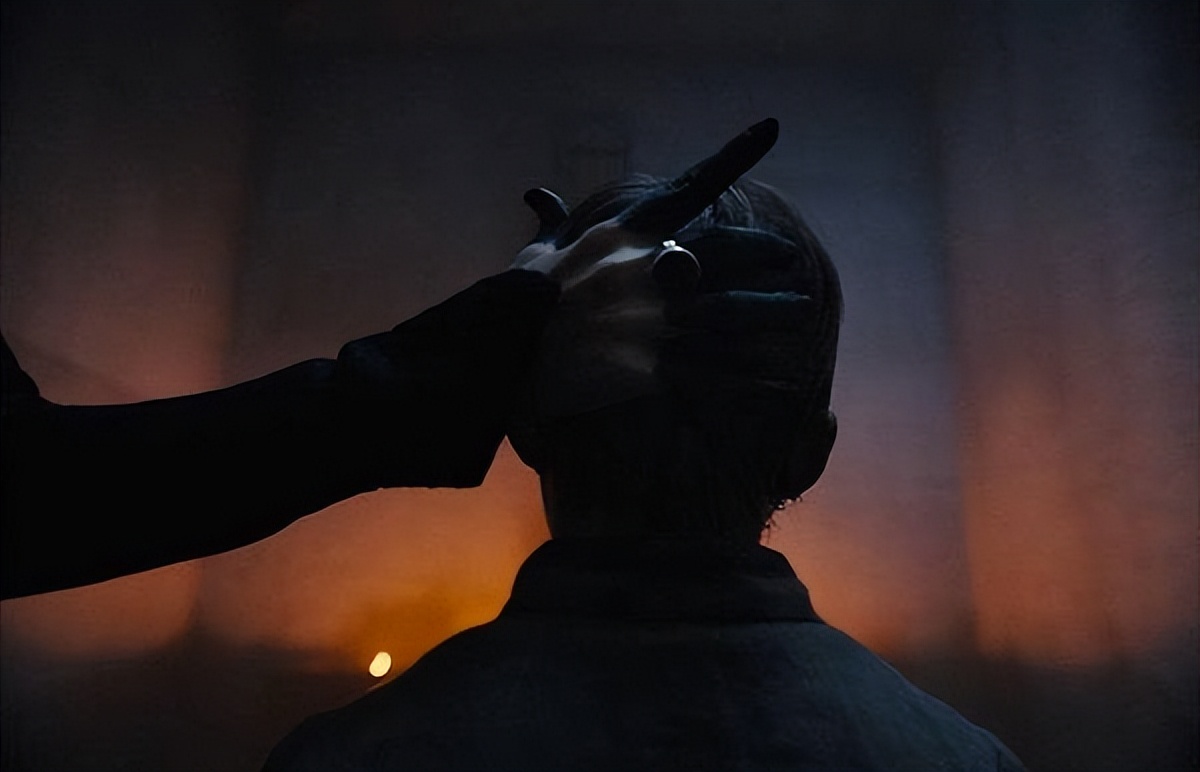 战栗糖果屋|《战栗糖果屋》影评：戴小粉红帽的美丽小女孩的故事