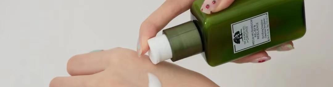 护肤 建议油皮女生：这3套“水乳”千万别错过，夏天用也清爽不油腻