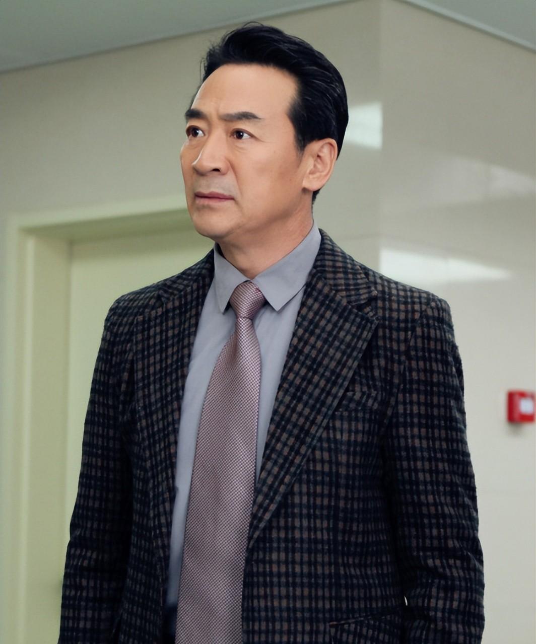 李婷|寇振海与小娇妻相差21岁,55岁再当父亲,李婷到底有何魅力