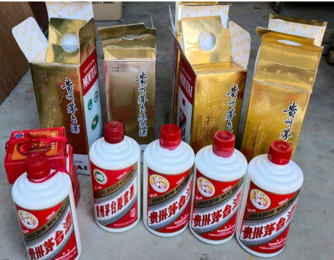 青岛一大户人家聚餐,喝光6瓶30年茅台,保姆收走空瓶竟卖天价