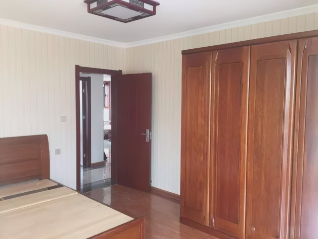 老公装修硬是不做电视墙,完工后我发到群里,群里消息炸了锅