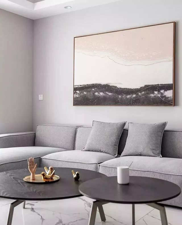 120平四室,L型隔断墙,将横厅分开,同时还有了电视墙