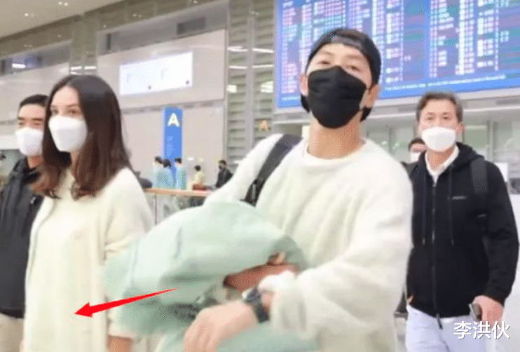 宋仲基|宋仲基承认跨国新恋情 ，女友为英国素人，被传已经怀孕了