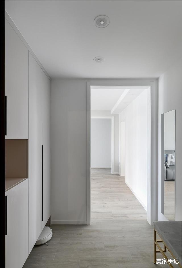 越来越多人不吊顶,不做背景墙,看看她家,明亮宽敞,以后照着装