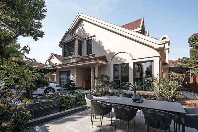 300㎡现代极简,黑白配+木饰面,满屋时尚自然的体验