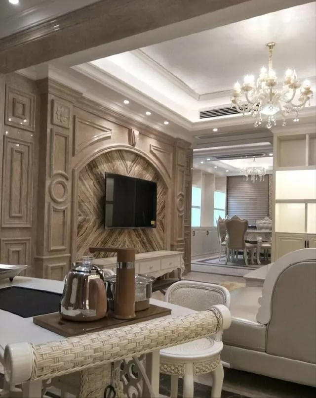 土豪婆婆为我们装修68㎡婚房,光电视墙就花了好几万,太奢侈了!