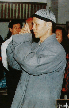 赵雅芝|赵雅芝：带两个儿子再婚嫁黄锦燊，恩爱三十多年生一子，幸福美满