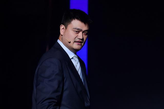 姚明|从NBA退役后还能领钱！大致一年11.7万，巴特尔7万，那姚明阿联呢