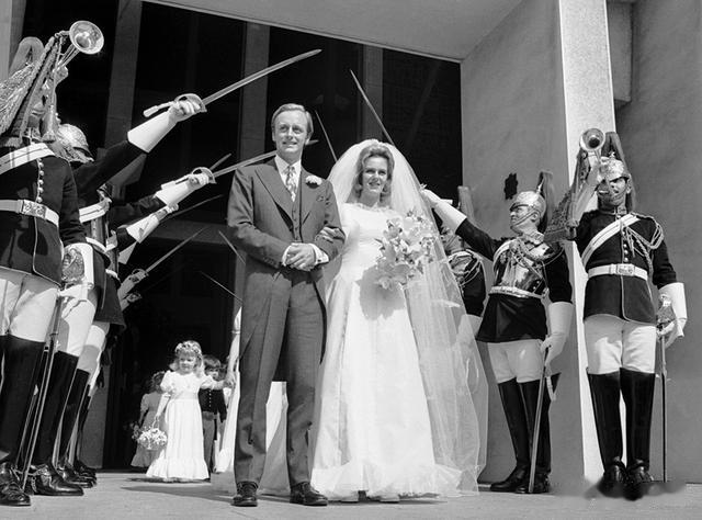 50年前英国王室那一段四角纠缠的往事,查尔斯兄妹和卡米拉夫妇