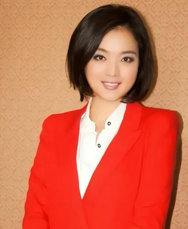 白雪|歌手白雪：中年离异后，恋上小8岁男友，18岁儿子颜值高