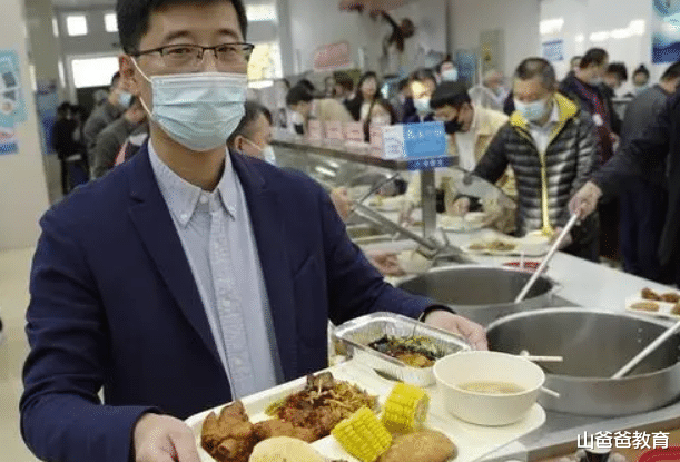 安欣|2023乡镇公务员招聘来了，年综合收入7万以上，大专生也能报名