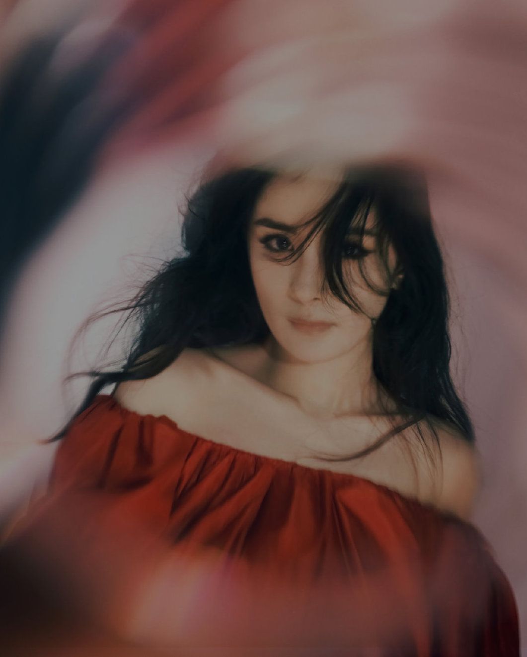 杨幂|被杨幂的新造型美到了!长发飘飘尽显玲珑身材,35岁脸蛋好迷人