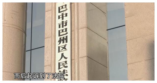 21年男子四川看急诊,拉着中年妇女叫爸爸,医生看化验单当即报警