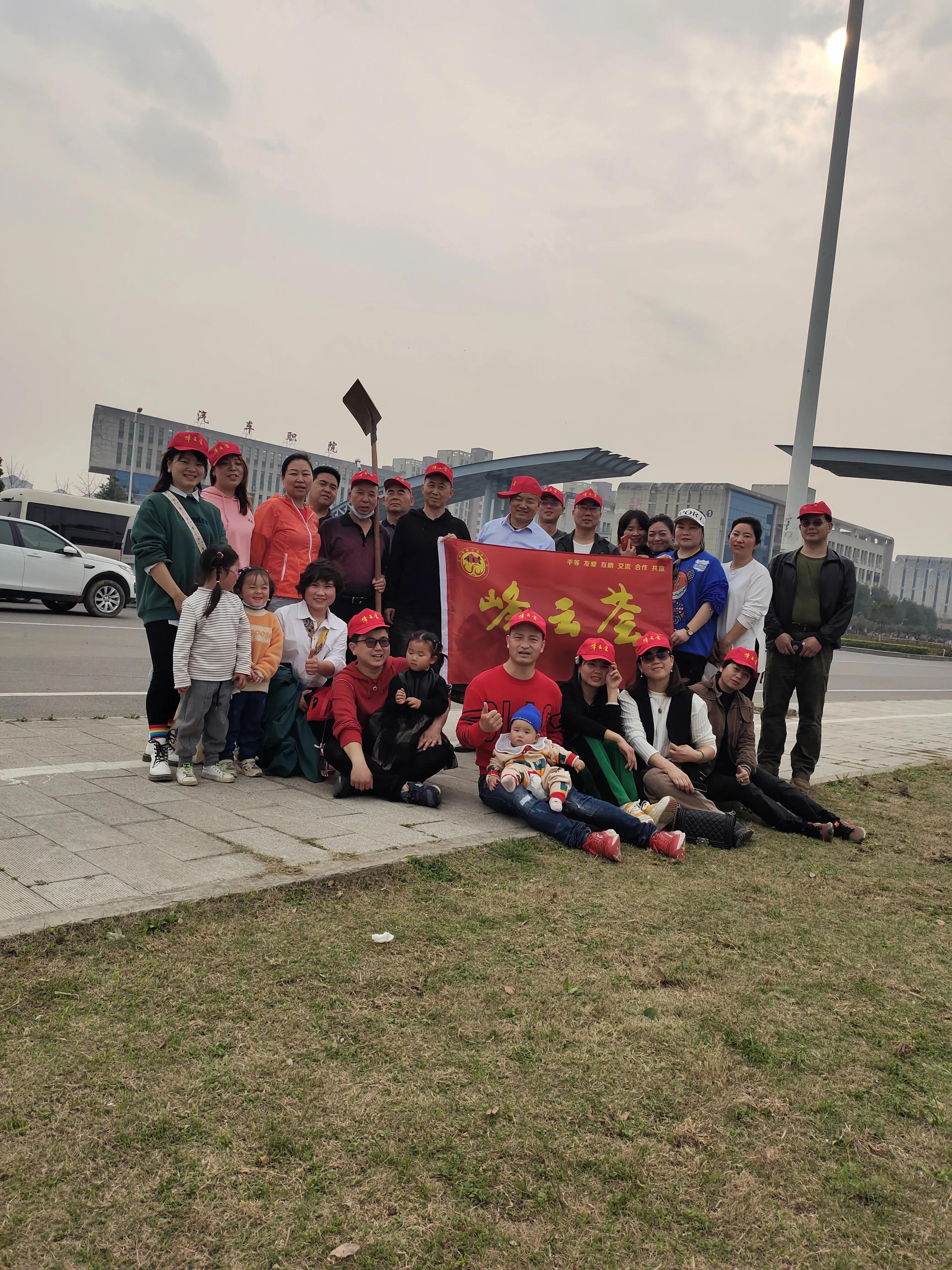 |树木树人，同系千秋大业，多一片绿叶，多一份温馨