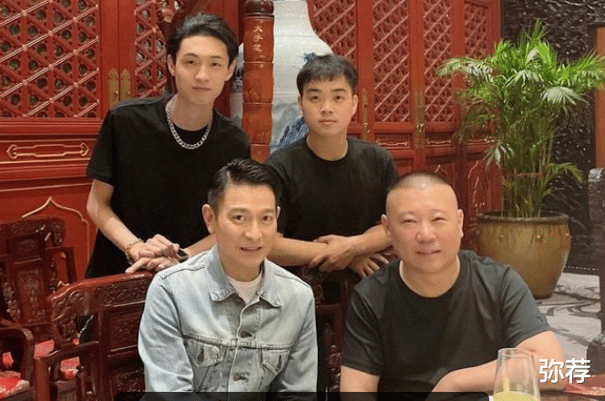 |给郭德纲庆生，岳云鹏最用心，孔云龙不会用标点，尚筱菊错字连篇