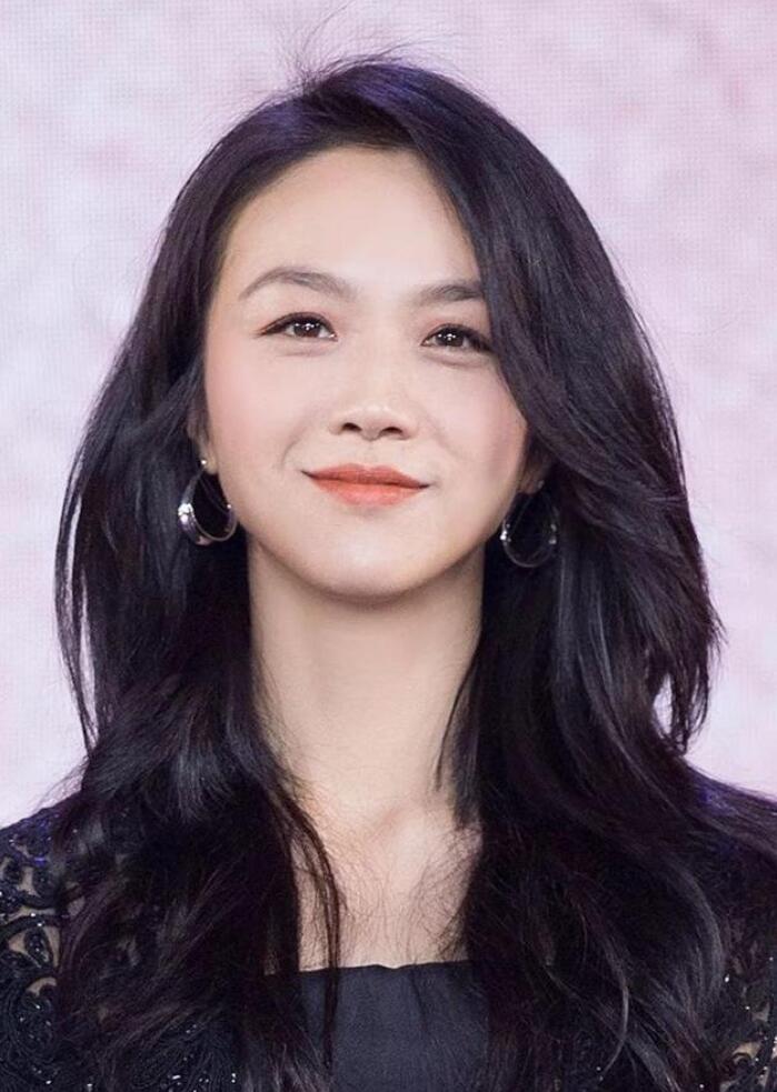 发型 45-50岁适合什么发型?外翘齐肩短发俊俏可爱,减龄又有女人味