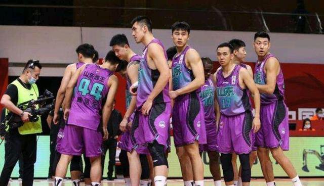 留人成功!曝高诗岩正式加盟山东 四后卫完美上线 王晗要搞大事情