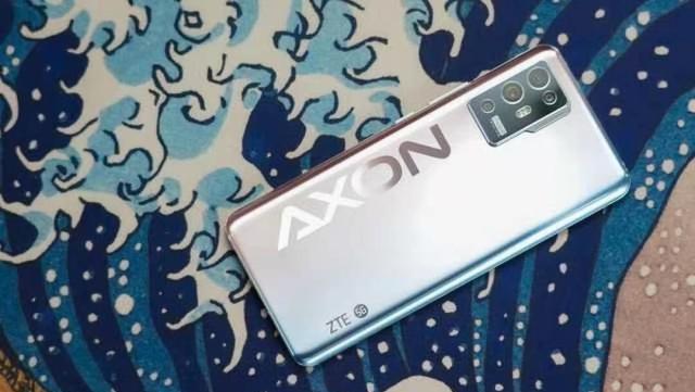 it芯片|从3298元跌至1998元，骁龙888+144Hz+6400万像素双主摄