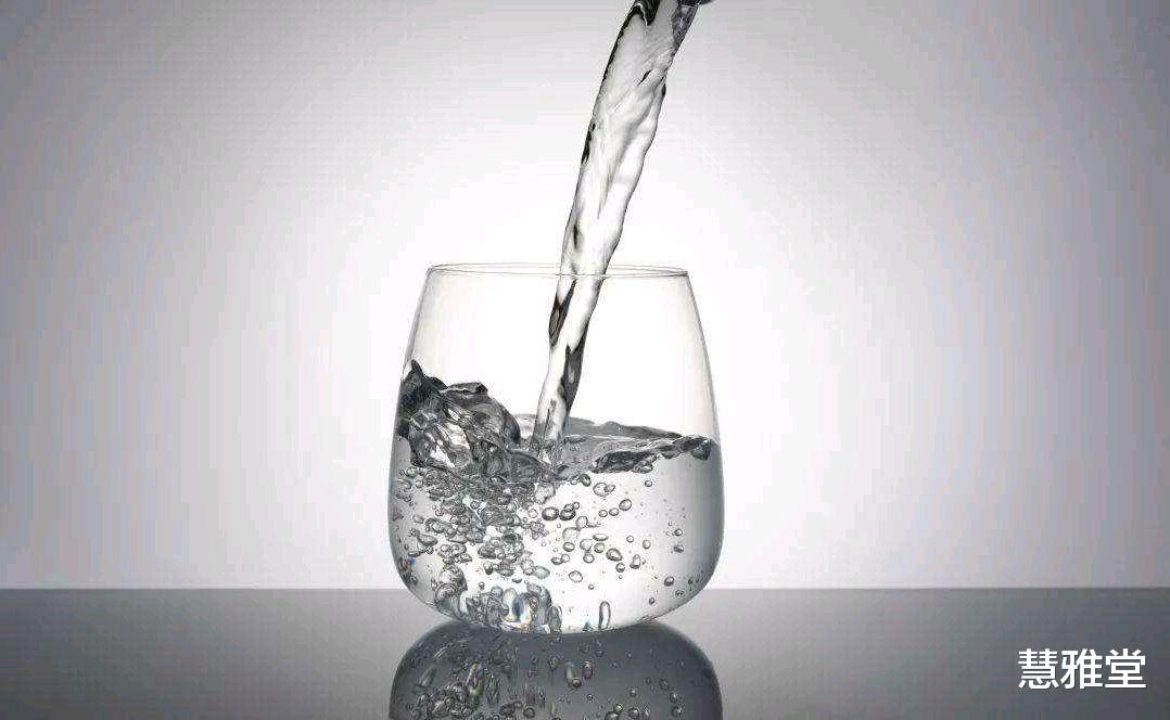 脾胃虚寒|为什么经常喝热水却脾胃虚寒？或许与这4点有关系，要重视