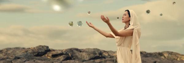 孙艺真|孙艺真「真实身材」曝光！孕肚神奇消失优雅白袍曝女神极佳状态