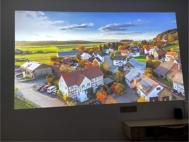 投影仪|坚果J10S销量突然猛增的背后:官方推荐上网课用投影仪