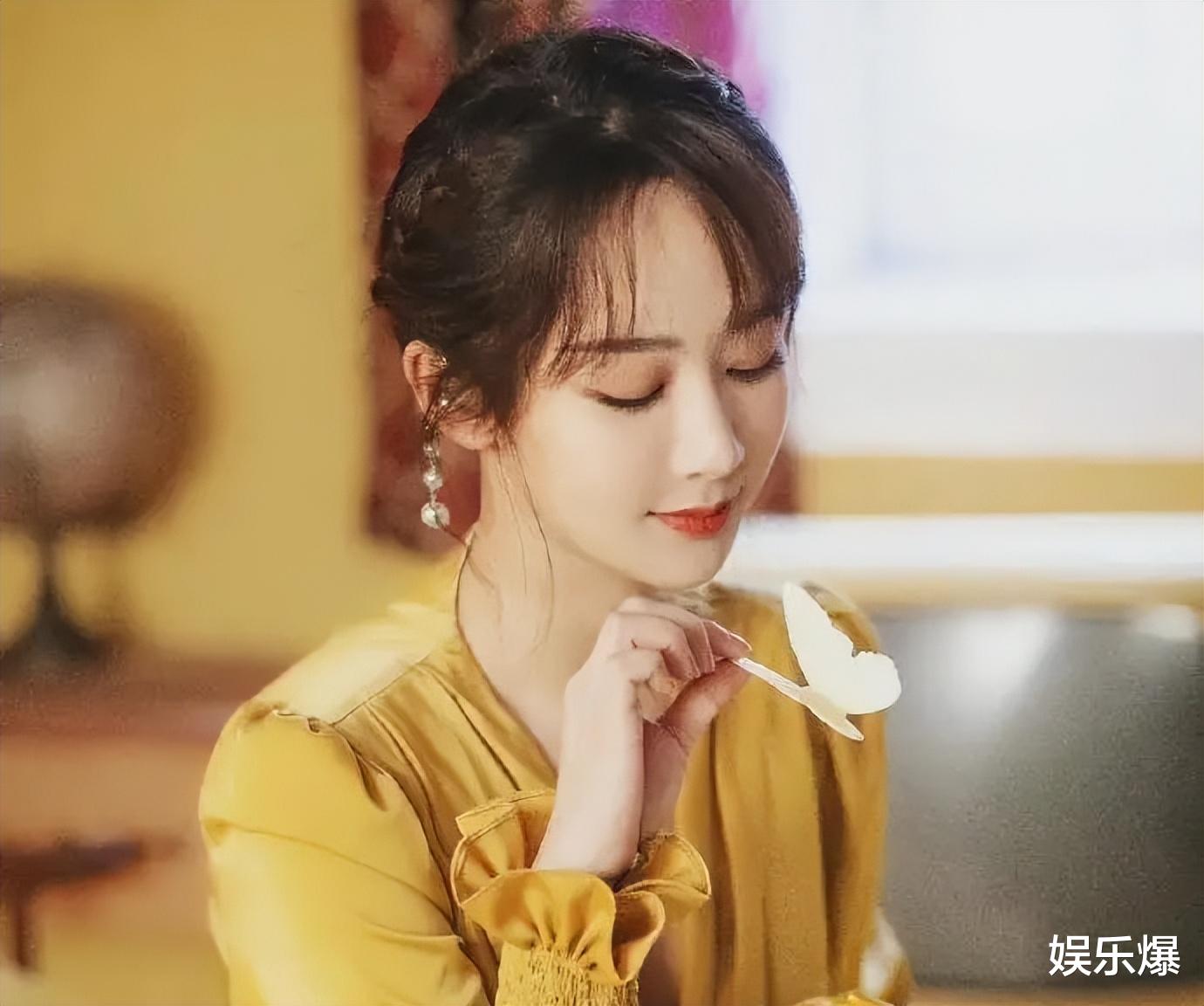 迪丽热巴|同是90花，杨紫新剧搭秀人被指走下坡路，迪丽热巴演正剧有望反超