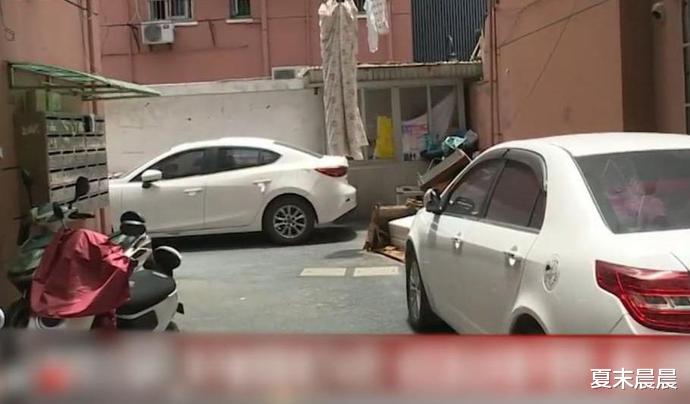 车子被邻居连堵43天,舆论发酵被停职,傲慢车主现身认怂:求放过