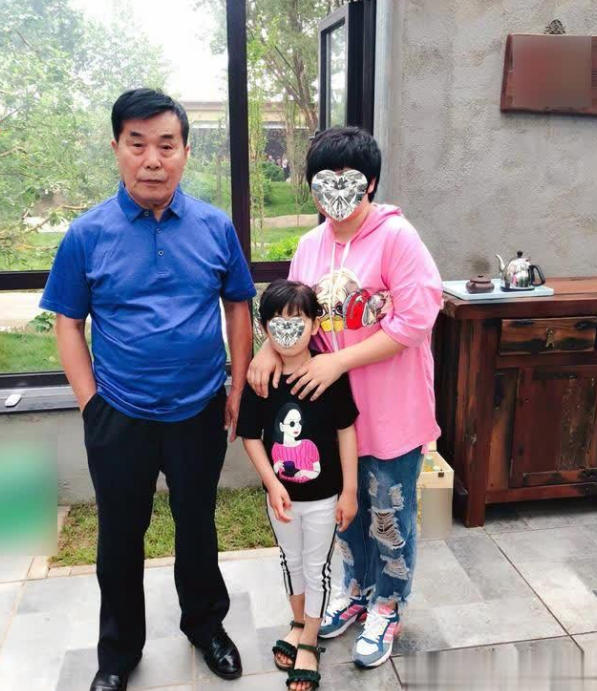 何庆魁|鬼才编剧何庆魁:58岁爱人离世,68岁妻子去世,风光背后有泪水