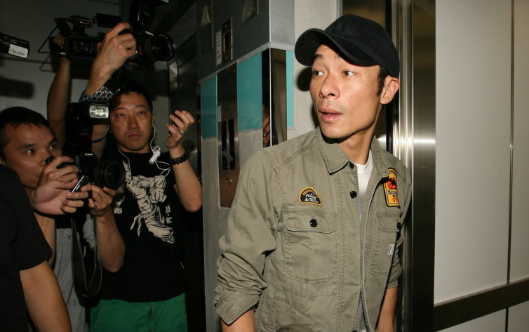 许志安|许志安：从“情歌王子”到身败名裂，他的故事远比想象中更恶劣